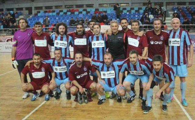 Trabzonspor’Un Efsane Futbolcuları Salona Indi