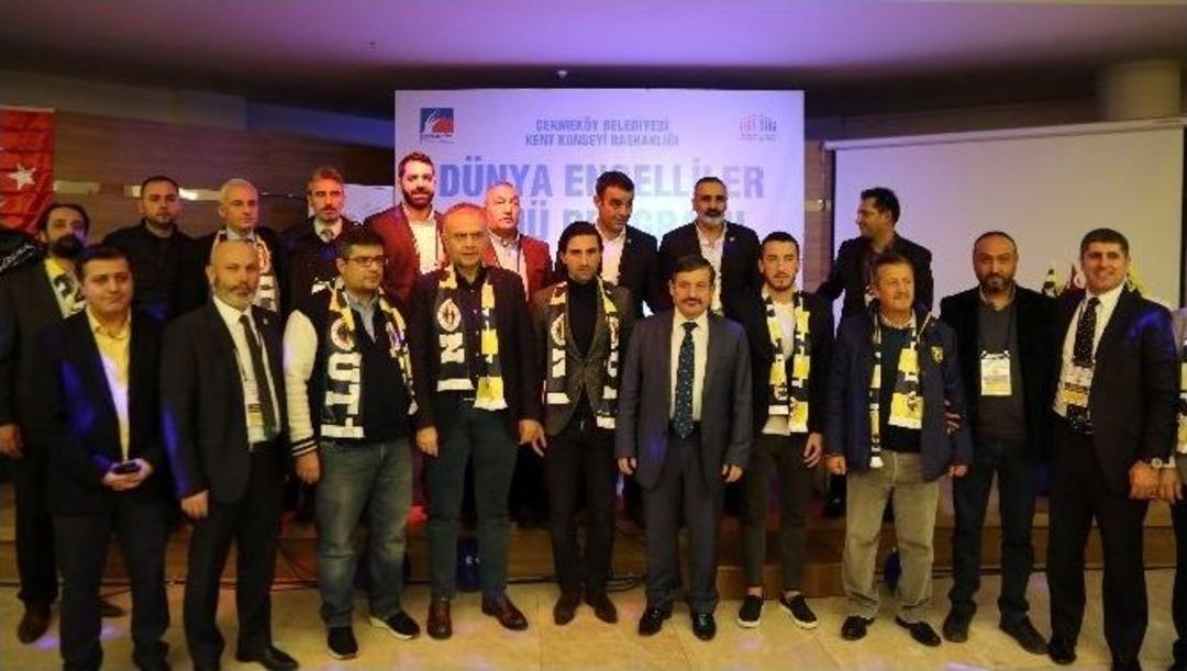 Fenerbah&ccedil;eli Futbolcular Engelli Gen&ccedil;lerle Buluştu