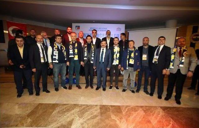 Fenerbahçeli Futbolcular Engellilerle Bir Araya Geldi