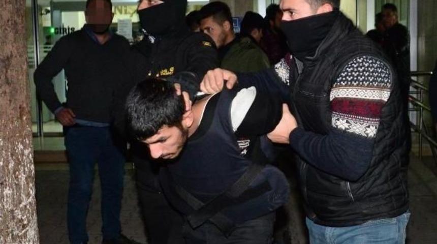 Polisi Şehit Eden Ş&uuml;pheli Adliyeye Zırhlı Ara&ccedil;la Getirildi (2)