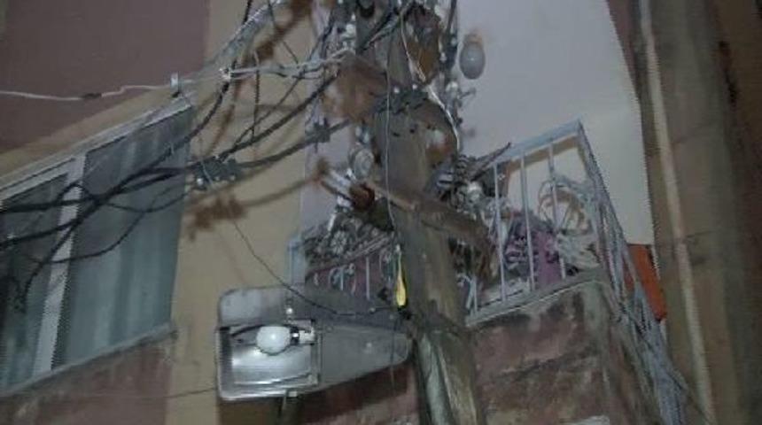 Elektrik Direğindeki Patlamalar Korkuya Yol A&ccedil;tı(Ek Bilgilerle)