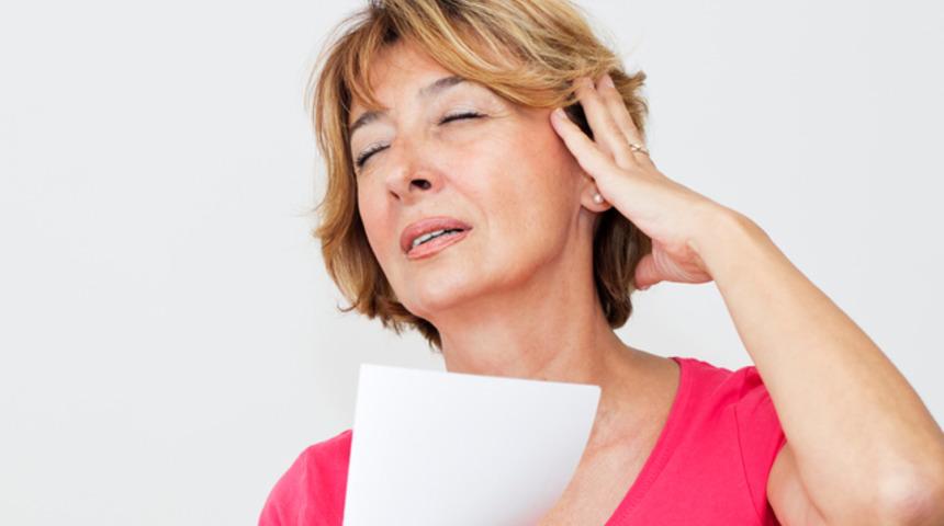 Kadınlar menopoz sırasında 4 farklı sıcak basması durumu yaşıyor! Siz hangi durumdan şikayet&ccedil;isiniz?