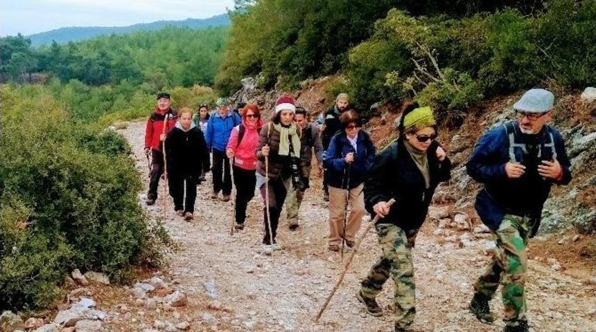 S&ouml;keli Doğaseverler Bu Kez Akropolis&rsquo;e Y&uuml;r&uuml;d&uuml;