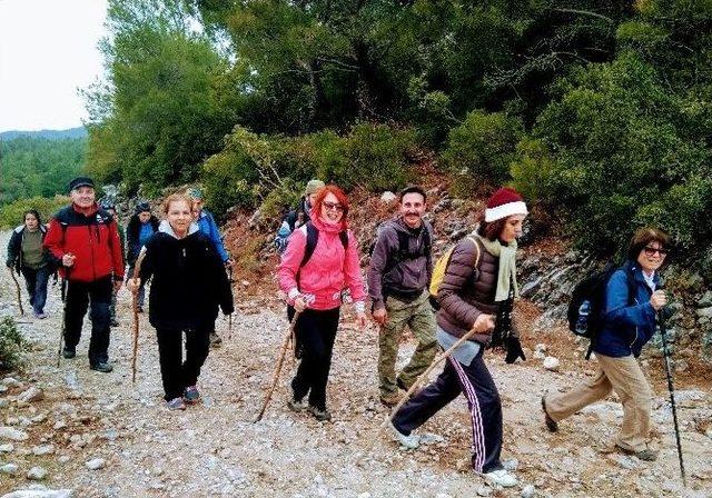 Sökeli Doğaseverler Bu Kez Akropolis’e Yürüdü