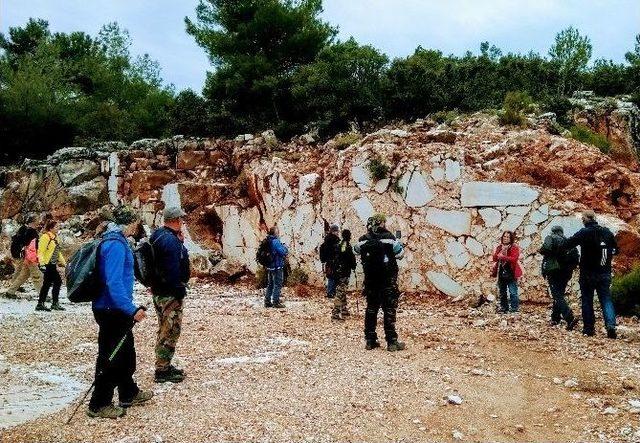 Sökeli Doğaseverler Bu Kez Akropolis’e Yürüdü