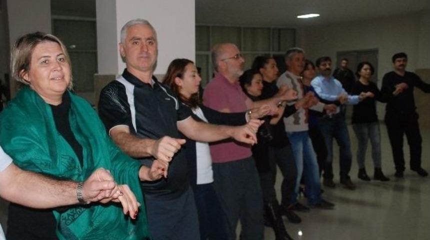 G&uuml;n&uuml;n Stresini Halk Oyunları Oynayarak Atıyorlar