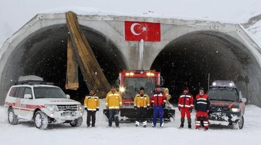 Rize Sağlık M&uuml;d&uuml;rl&uuml;ğ&uuml; Ekipleri &rsquo;kar&rsquo; Tatbikatı Yaptı