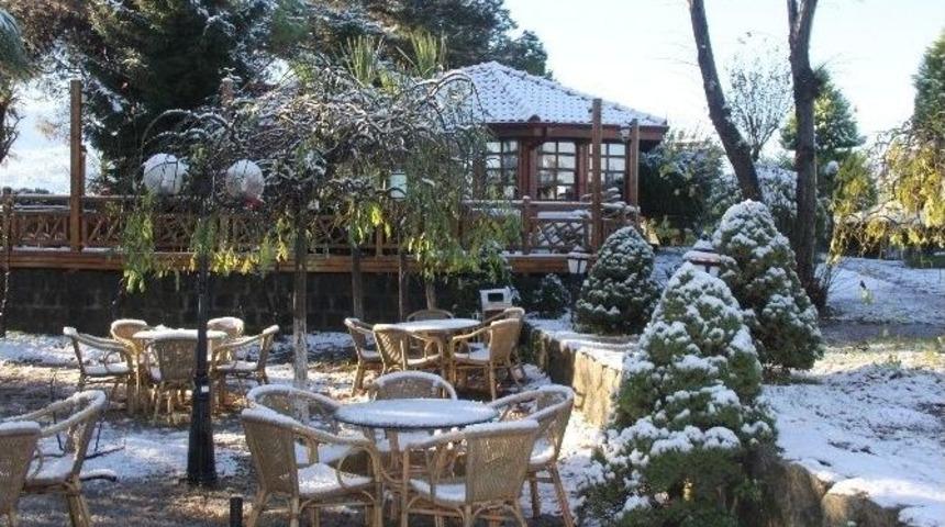 Rize Şehir Merkezine Mevsimin İlk Karı Yağdı