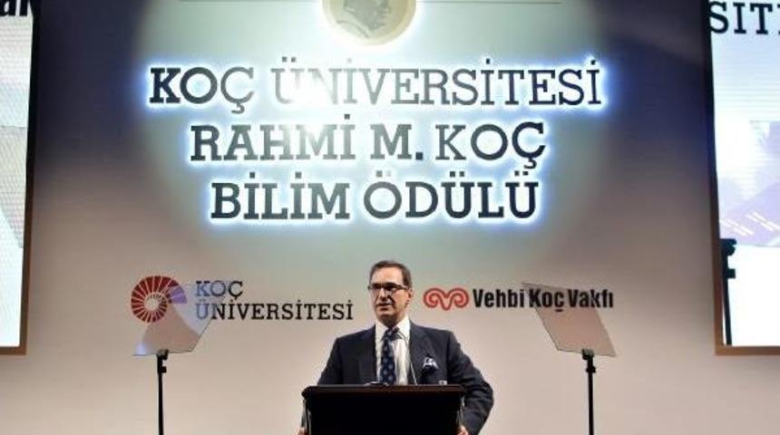 Ko&ccedil; &Uuml;niversitesi Rahmi M. Ko&ccedil; Bilim Madalyası Prof. Dr. Aydoğan &Ouml;zcan&rsquo;In Oldu