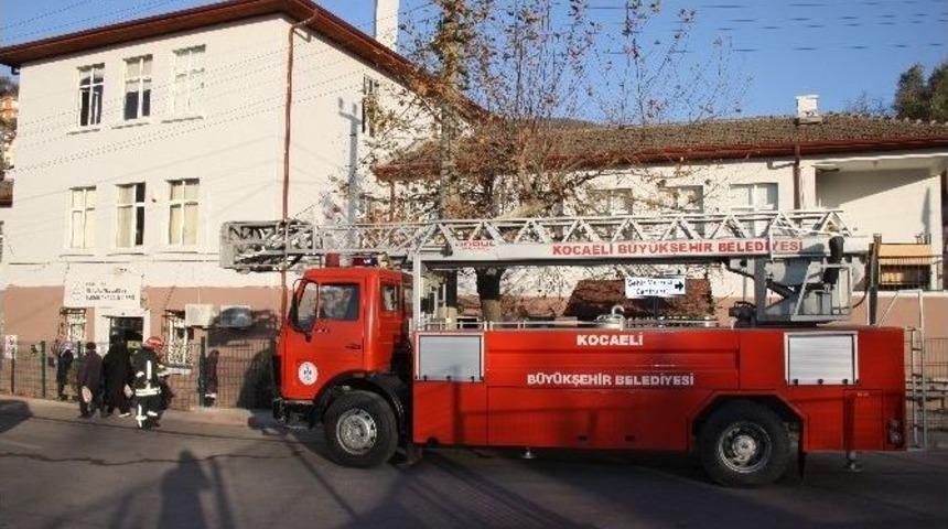 Okulun Kazan Dairesindeki Duman İtfaiyeyi Harekete Ge&ccedil;irdi