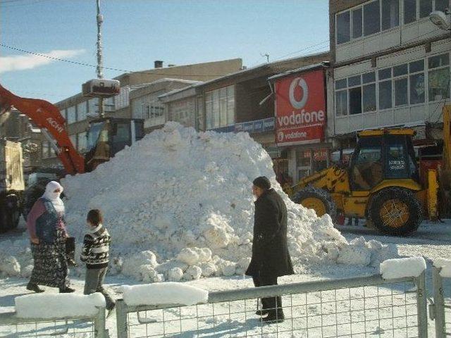 Özalp İlçesinde Kar Yağışı