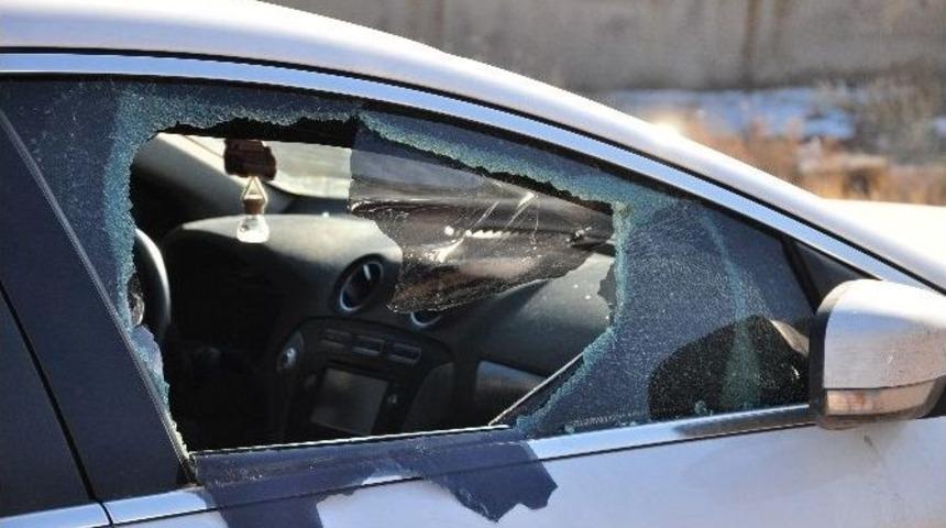 G&ouml;r&uuml;ş G&uuml;n&uuml;nde Arabaları Soyuldu