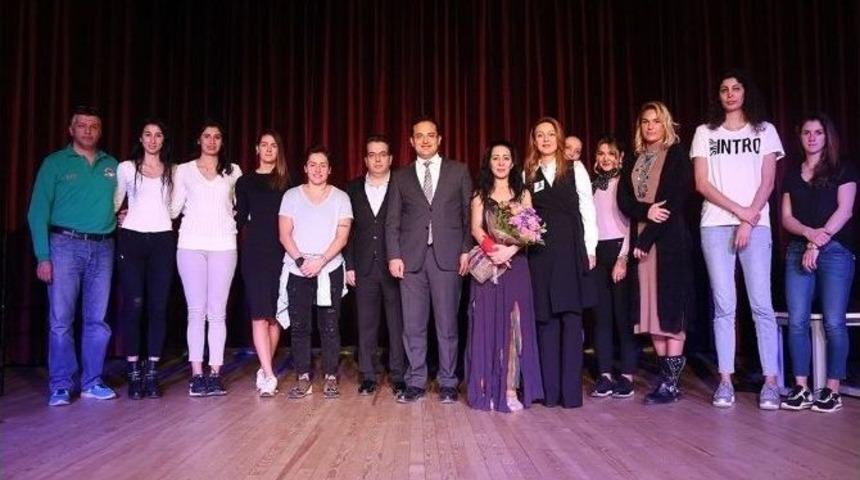 İzmir&rsquo;de T&uuml;rk Kadınına Se&ccedil;me Ve Se&ccedil;ilme Hakkı Verilmesine &Ouml;zel Program