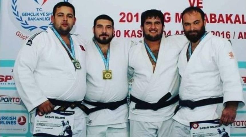 Kadir Bing&ouml;l T&uuml;rkiye 3.&rsquo;s&uuml; Oldu