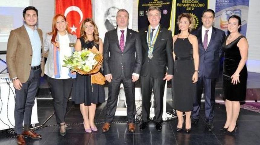 Adanaspor Başkanı Akg&uuml;l'e &Ouml;d&uuml;l