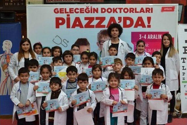 Minikler Doktorluğa İlk Adımı Piazza’da Attı