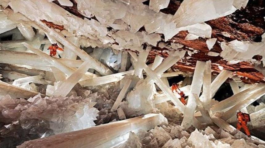 &Ccedil;&ouml;l&uuml;n 300 metre altında 'kristal saray'