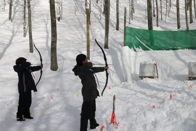 İzciler, Bin 300 Metrede Dev Türk Bayrağı Açtılar