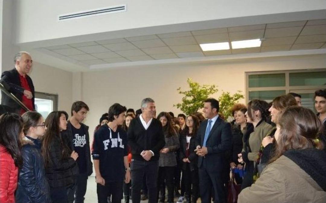 &Ouml;ğrenciler Tekstil Fabrikasını Gezdi