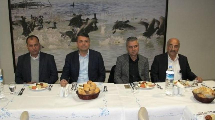 Başkan Turgut, İş Adamları İle Yemekte Bir Araya Geldi