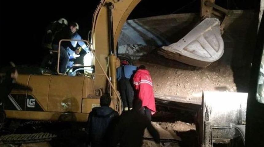 Hafriyat Kamyonunun Altında Kalan İşçi Yaralandı