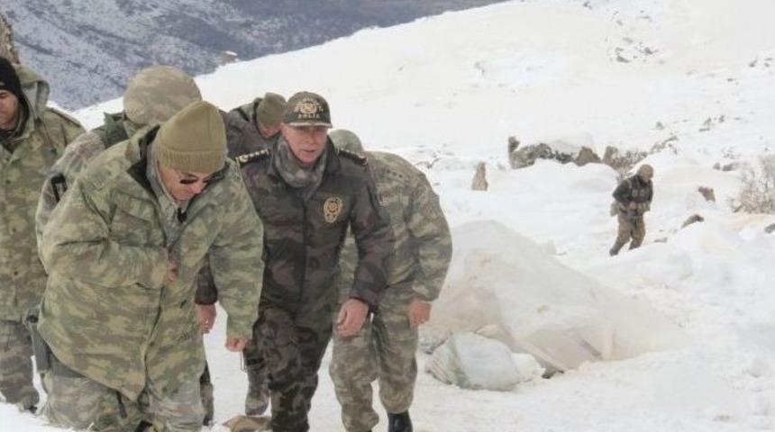 Hakkari İl Emniyet M&uuml;d&uuml;r&uuml; Ve Komutanlardan Mehmet&ccedil;iklere Moral Ziyareti