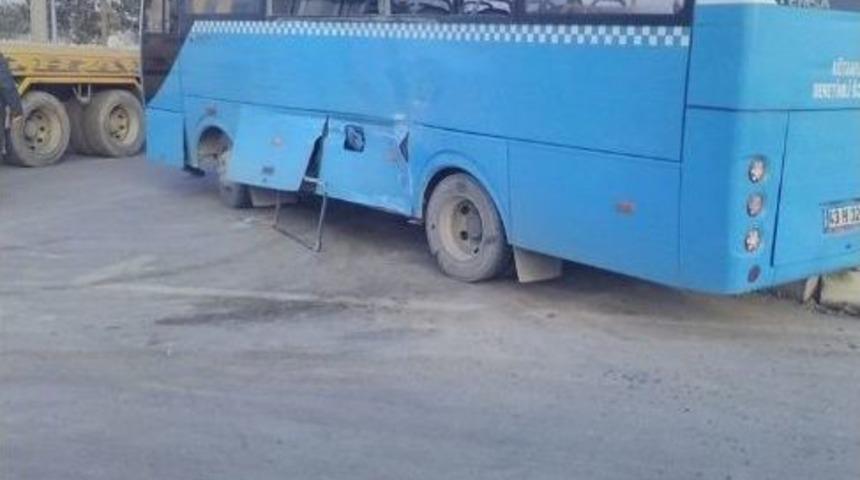 K&uuml;tahya&rsquo;da Trafik Kazası: 13 Yaralı