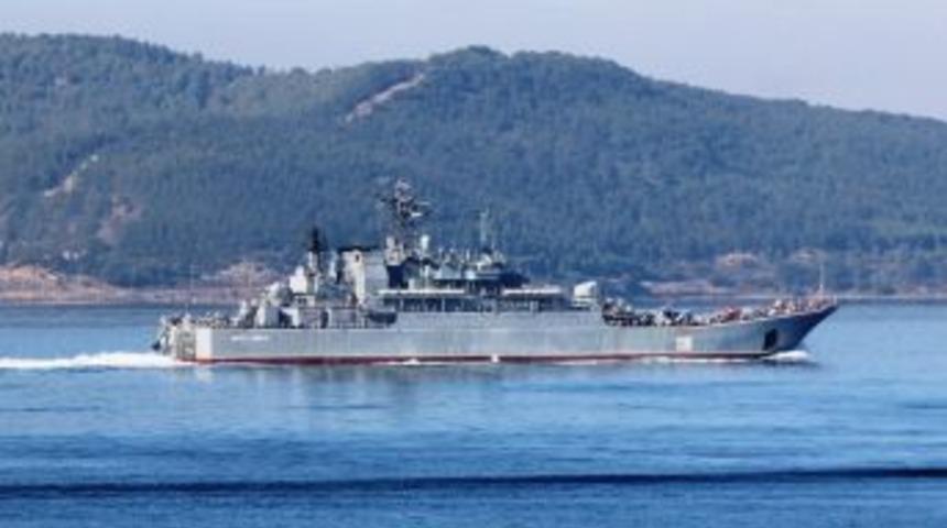 Rus Savaş Gemisi &Ccedil;anakkale Boğazından Ge&ccedil;ti