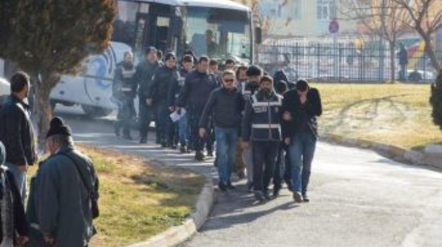 Karaman&rsquo;da Fet&ouml;&rsquo;den G&ouml;zaltına Alınan 13 Kişi Adliyeye Sevk Edildi