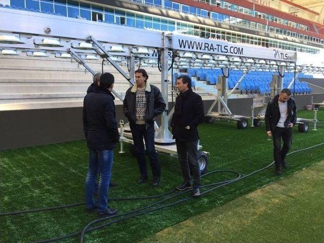 Trabzonsporlu Eski Futbolcular Akyazı Stadyumu’nu Gezdi