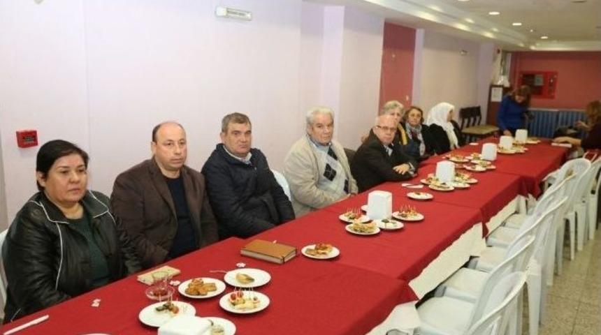 İzmir&rsquo;deki Halk G&uuml;n&uuml;nde Vatandaşlar Arka Planda Kaldı