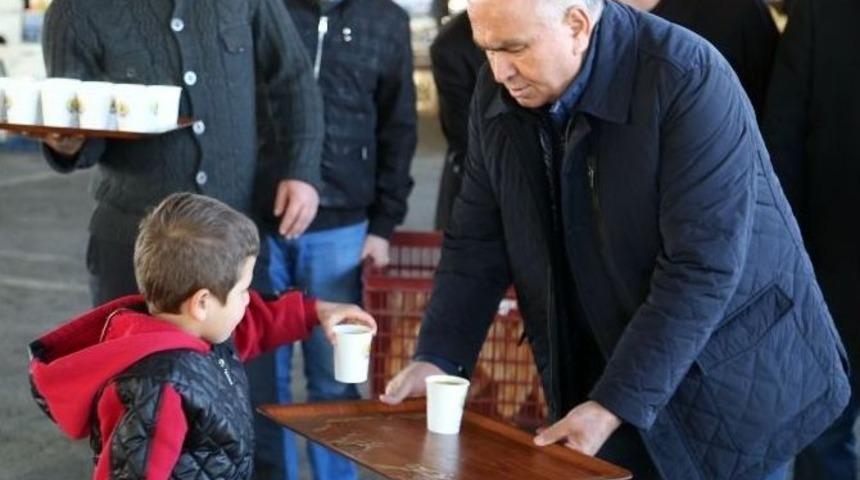 Başkan Tollu&rsquo;dan, Pazarcı Esnafına &rsquo;&ccedil;orba&rsquo; İkramı