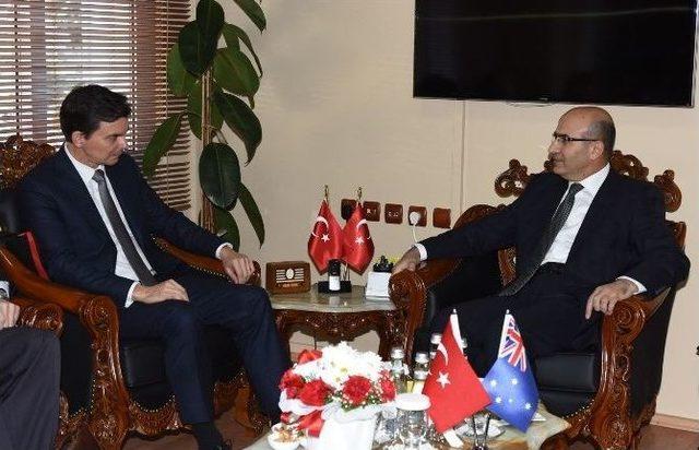 Avustralya Büyükelçisi Larsen Adana’da