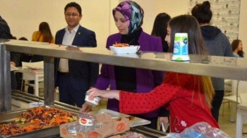 İl Milli Eğitim Müdürü Durmuş Öğrencilerle Akşam Yemeğinde Bir Araya Geldi