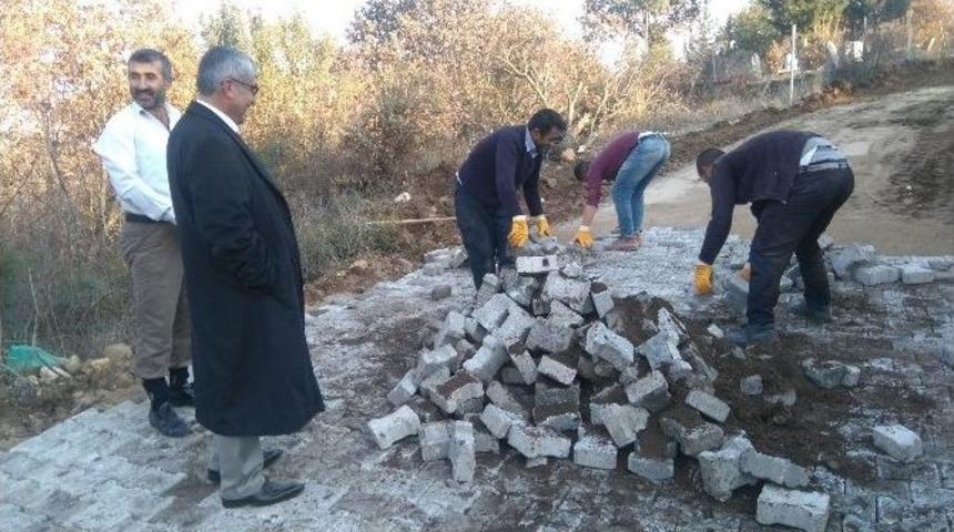 Mezarlık Yolu Yenileniyor