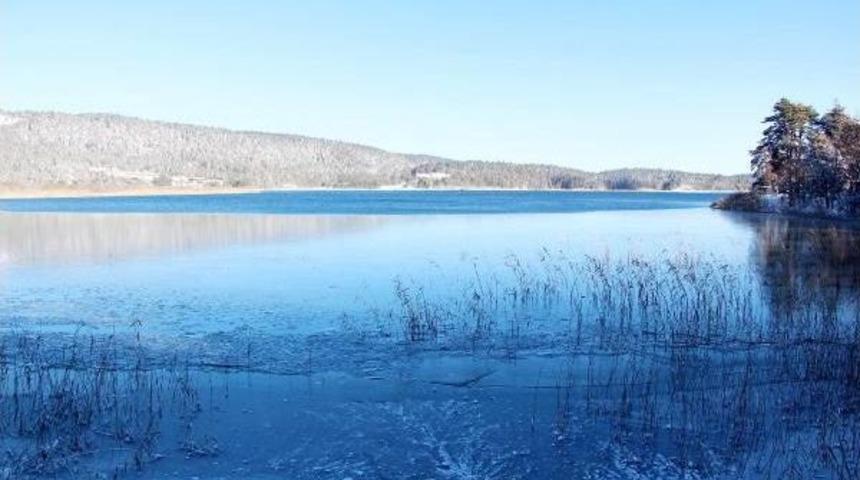 Abant G&ouml;l&uuml; Kısmen Dondu