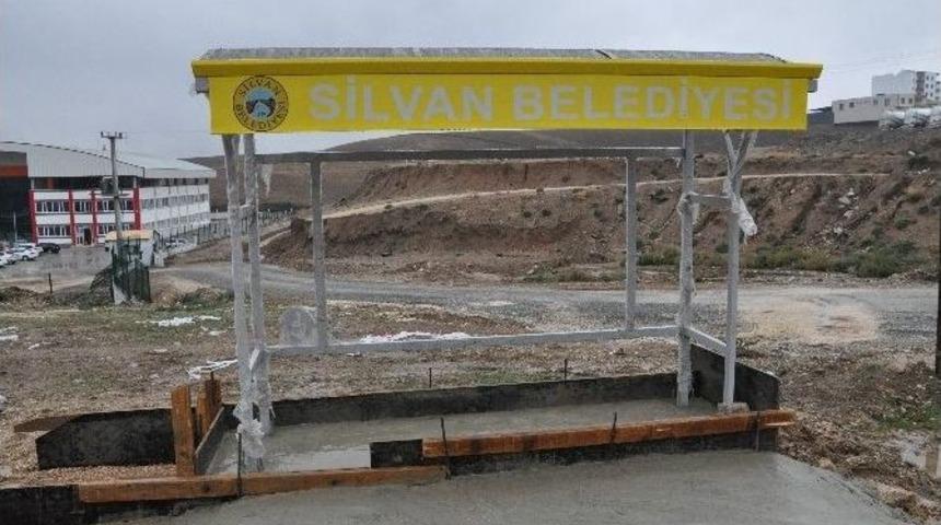 Silvan Belediyesi Yeni Duraklar Yaptı