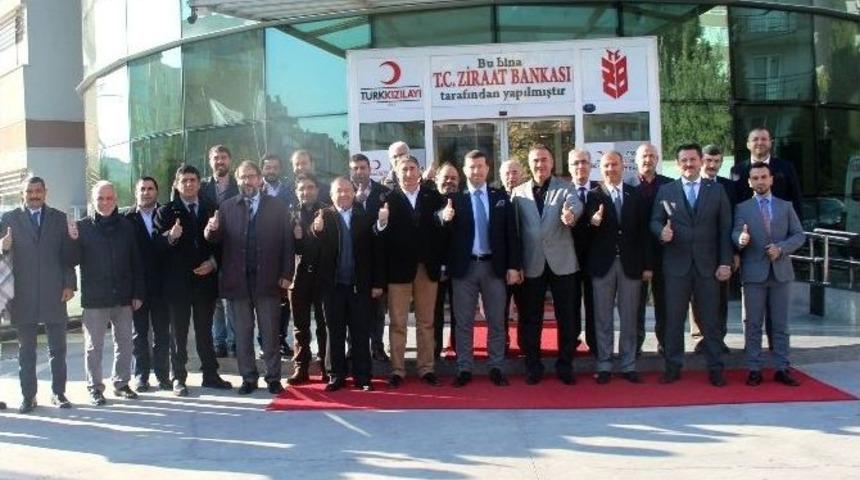 M&uuml;siad İzmir&rsquo;den Stoğun Azaldığı D&ouml;nemde &Ouml;rnek Kan Bağışı