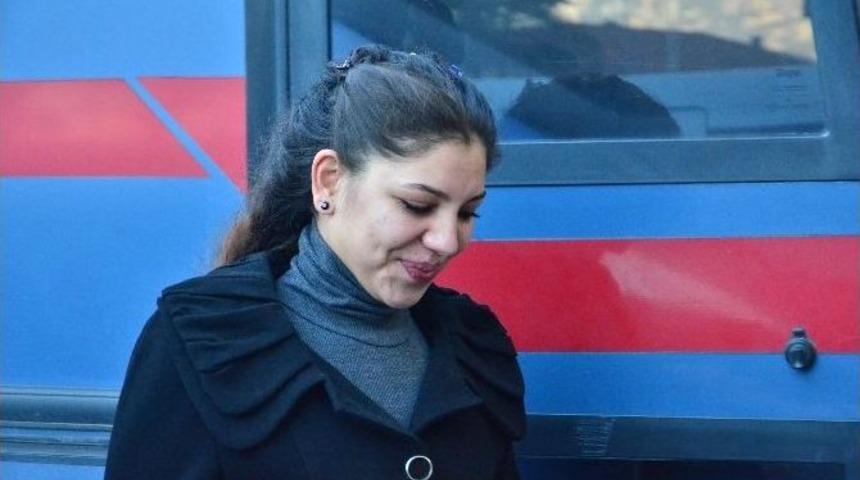 22 Yaşındaki Kadının, Kendisini Zorla Alıkoyan Genci Bı&ccedil;akladığı İddiasıyla Yargılanmasına Devam Edildi