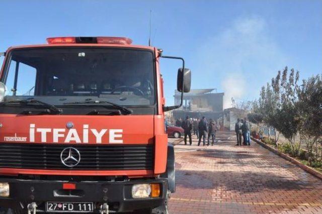 Gaziantep'te Tır Garajında Yangın