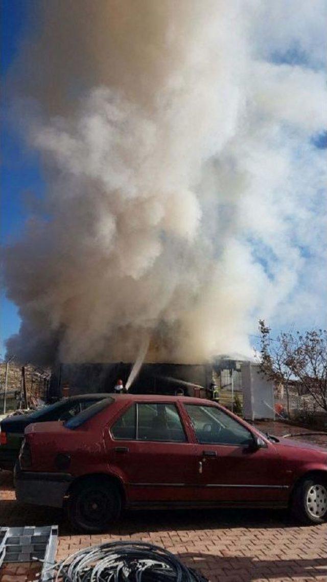 Gaziantep'te Tır Garajında Yangın