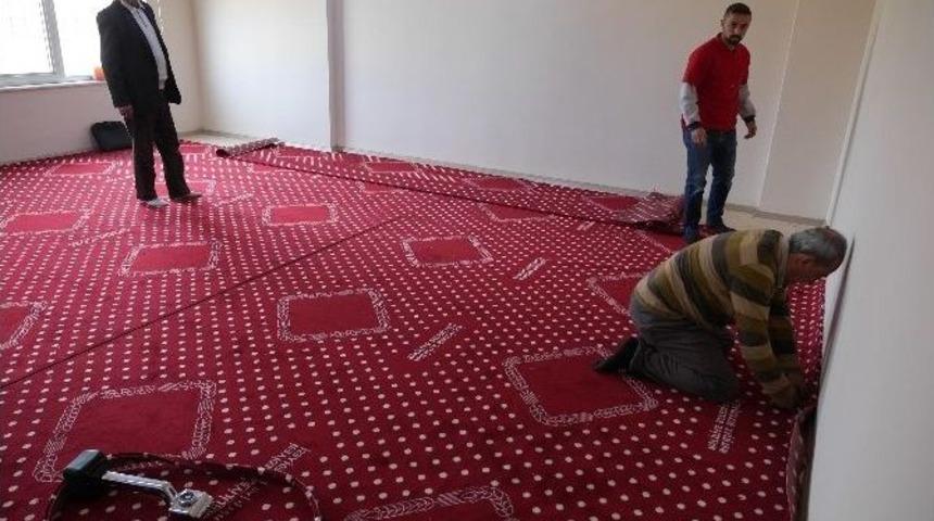 Haliliye Belediyesi Okulları Halı İle Donattı