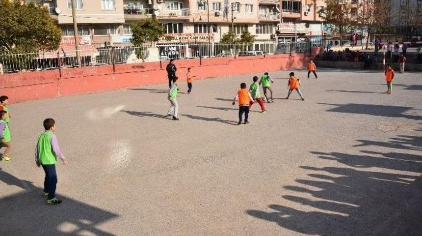 &lsquo;sınıflar Yarışıyor&rsquo; Futbol Turnuvası Devam Ediyor