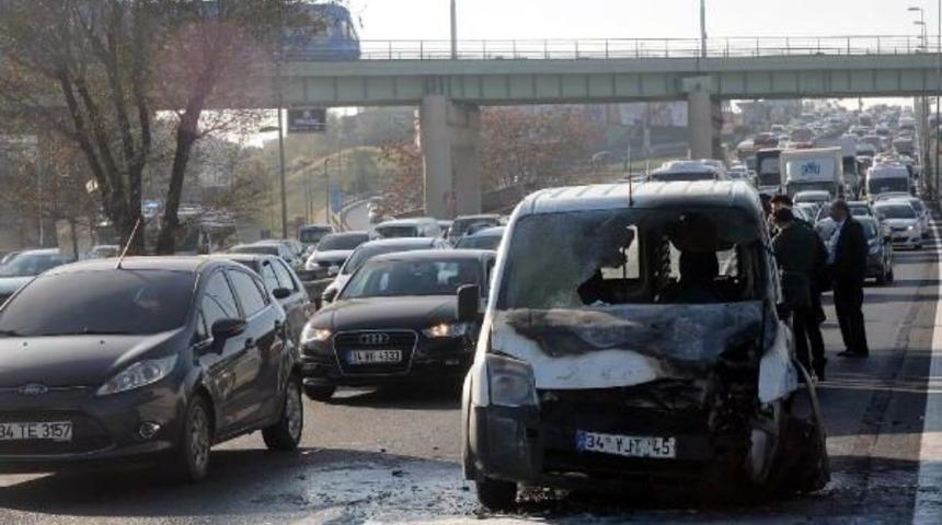 - D-100'de Zincirleme Trafik Kazası; Ara&ccedil;lardan Biri Alev Aldı, Yol Trafiğe Kapandı