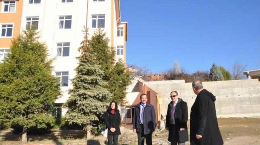 Fet&ouml;'n&uuml;n El Konulan Dershanesi Ilkokul Oldu