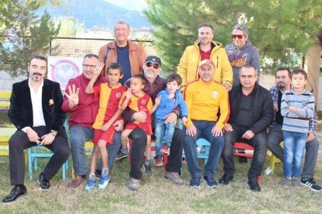 Fethiye&rsquo;de Engelli &Ouml;ğrenciler Galatasaraylı Oldu