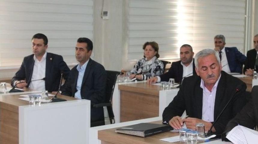 Mecliste Yaşanan Gerginlik Tatlıya Bağlandı