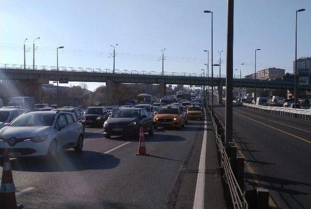 Merter&rsquo;de Zincirleme Trafik Kazası 1