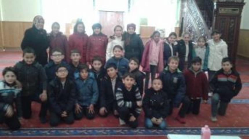 &Ouml;ğrenciler Camiyi Ziyaret Etti
