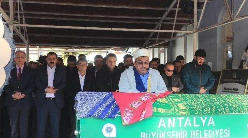 Antalyalı Gazeteci G&ouml;zyaşları Arasında Toprağa Verildi